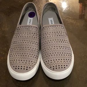 Steve Madden slip on Odonna sneaker